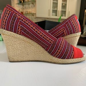 Toms Classic Peep Toe Wedges